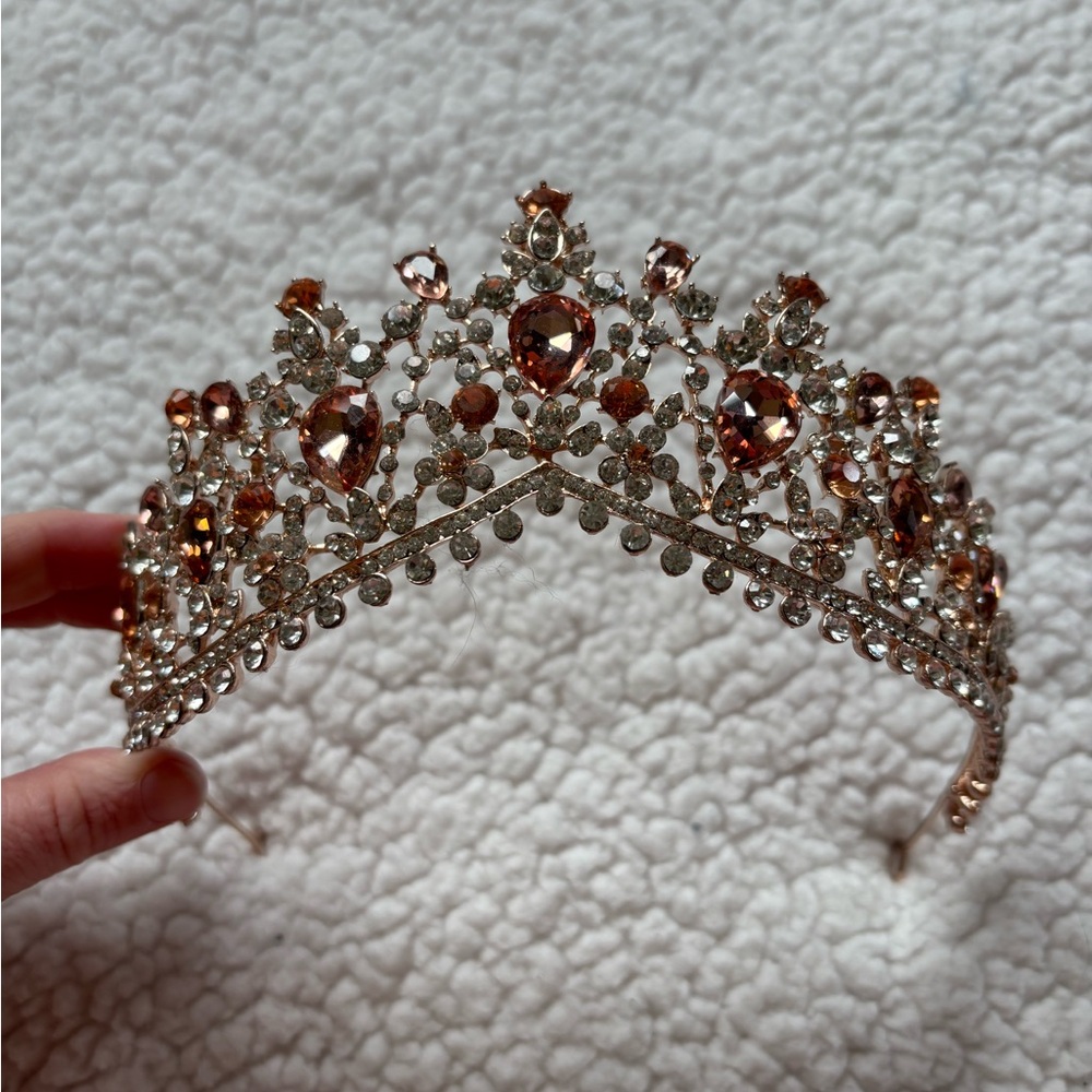 Elegant Crystal Tiara in Gold and Brown
